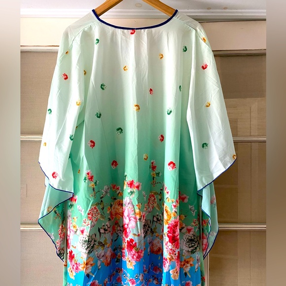 Swim cover up - Picture 6 of 8